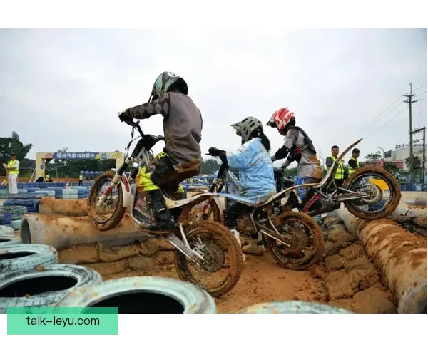 摩托车大奖赛最新战况揭晓 赛季激战引发车迷热议